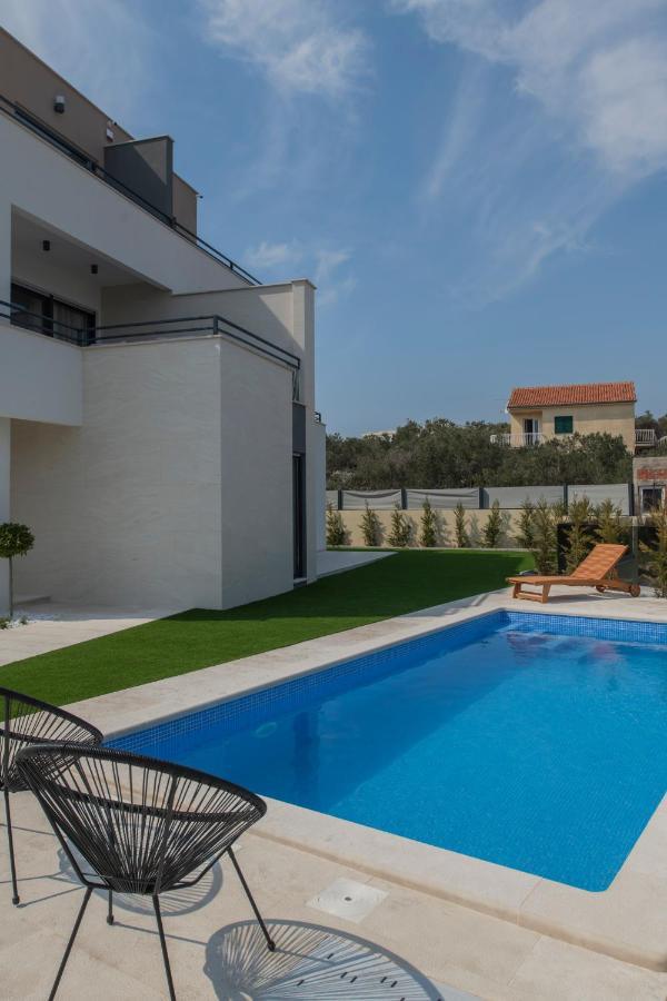 Villa Magna Luxury Apartments ムルテル エクステリア 写真